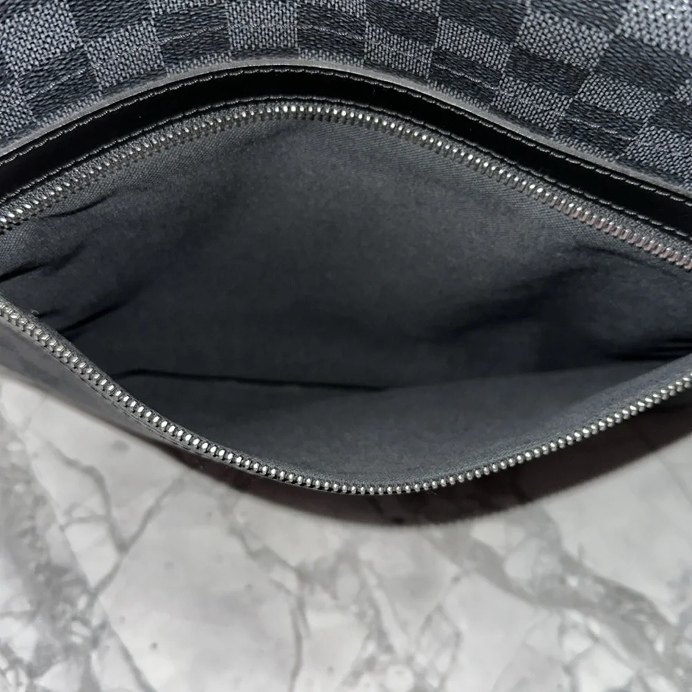 Authentic Louis Vuitton Damier Graphite Shoulder Bag MM Messenger bag